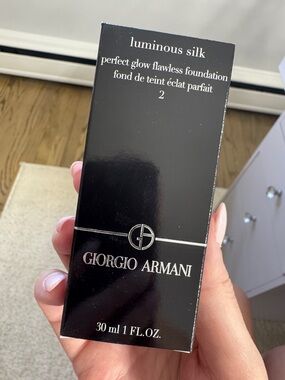 Giorgio Armani Luminous Silk Foundation (old formula)